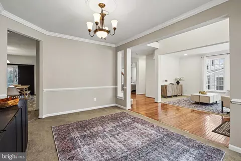 Entry Way - 19201 Buna St, Triangle, VA 22172 photo 7 of 15