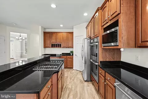 Kitchen - 19201 Buna St, Triangle, VA 22172 photo 2 of 5