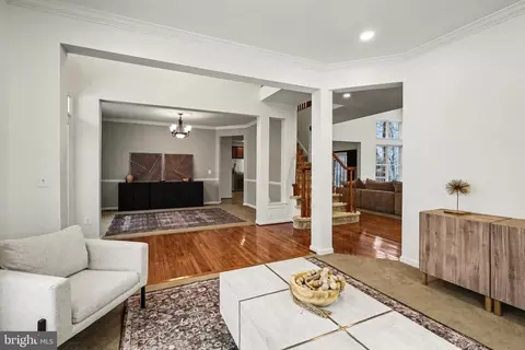 Entry Way - 19201 Buna St, Triangle, VA 22172 photo 5 of 15