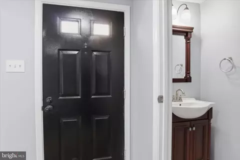 Entry Way - 7545 Belle Grae Dr, Manassas, VA 20109 photo 1 of 5