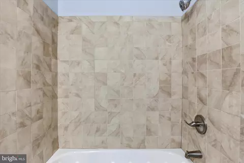 Bath - 7545 Belle Grae Dr, Manassas, VA 20109 photo 4 of 4