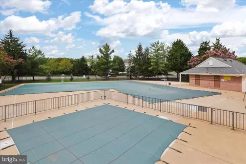 Exterior - 7545 Belle Grae Dr, Manassas, VA 20109 photo 5 of 6