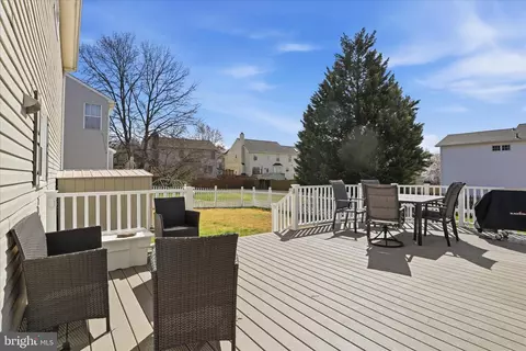 Exterior - 10410 Labrador Loop, Manassas, VA 20112 photo 6 of 11