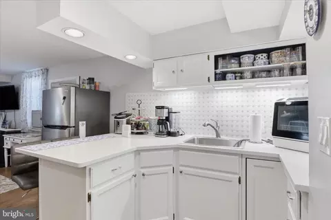Kitchen - 10410 Labrador Loop, Manassas, VA 20112 photo 6 of 8