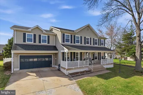 Exterior - 10410 Labrador Loop, Manassas, VA 20112 photo 2 of 11