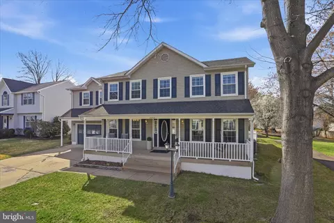 Exterior - 10410 Labrador Loop, Manassas, VA 20112 photo 4 of 11