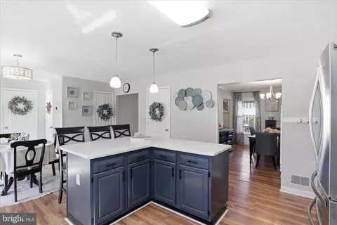 Kitchen - 10410 Labrador Loop, Manassas, VA 20112 photo 4 of 8