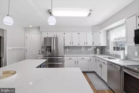 Kitchen - 10410 Labrador Loop, Manassas, VA 20112 photo 2 of 8