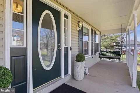 Exterior - 10410 Labrador Loop, Manassas, VA 20112 photo 5 of 11