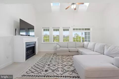13940 Greendale Dr, Woodbridge, VA 22191