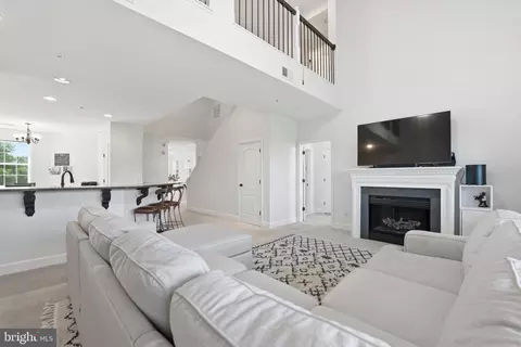 13940 Greendale Dr, Woodbridge, VA 22191