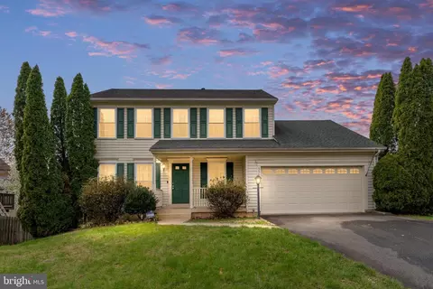 5568 Roundtree Dr, Woodbridge, VA 22193