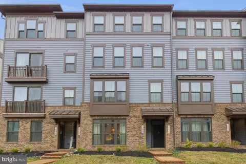 17422 Southern Shores Dr, Dumfries, VA 22026