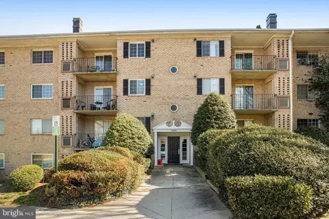 1521 Colonial Dr #201, Woodbridge, VA 22192