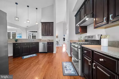 Entry Way - 6712 Buglecall Pl, Gainesville, VA 20155 photo 2 of 6
