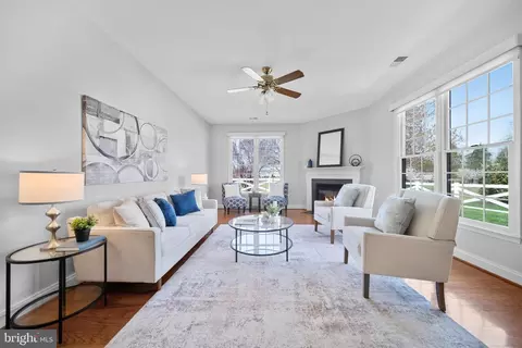 Living - 6712 Buglecall Pl, Gainesville, VA 20155 photo 4 of 5