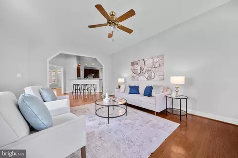 Living - 6712 Buglecall Pl, Gainesville, VA 20155 photo 2 of 5