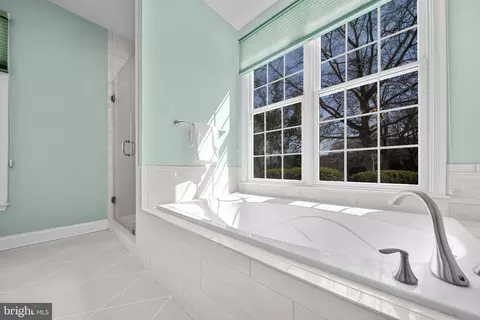 Bath - 6712 Buglecall Pl, Gainesville, VA 20155 photo 3 of 8