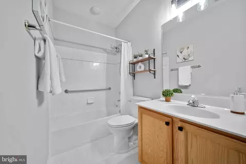 Bath - 6712 Buglecall Pl, Gainesville, VA 20155 photo 7 of 8