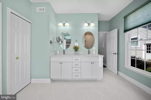 Bath - 6712 Buglecall Pl, Gainesville, VA 20155 photo 6 of 8