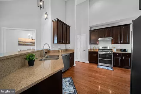 Entry Way - 6712 Buglecall Pl, Gainesville, VA 20155 photo 3 of 6