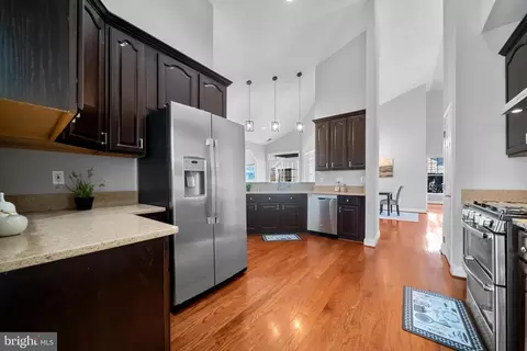 Entry Way - 6712 Buglecall Pl, Gainesville, VA 20155 photo 4 of 6