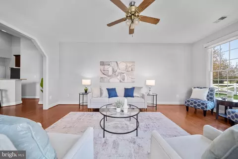 Living - 6712 Buglecall Pl, Gainesville, VA 20155 photo 3 of 5