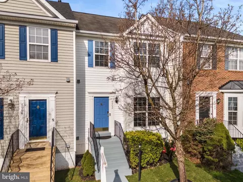 8602 Diver Ct, Bristow, VA 20136