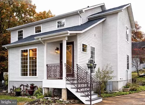 3918 Oakdale Cir, Triangle, VA 22172