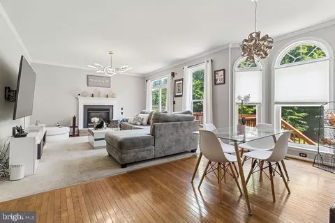 5886 Rhode Island Dr, Woodbridge, VA 22193