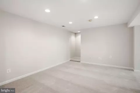Living - 10400 Labrador Loop, Manassas, VA 20112 photo 11 of 11