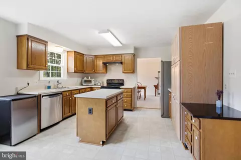 Kitchen - 10400 Labrador Loop, Manassas, VA 20112 photo 2 of 3