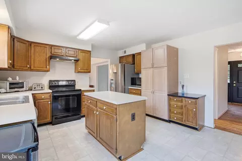 Kitchen - 10400 Labrador Loop, Manassas, VA 20112 photo 3 of 3