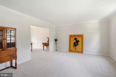 Living - 10400 Labrador Loop, Manassas, VA 20112 photo 5 of 11
