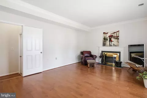 Living - 10400 Labrador Loop, Manassas, VA 20112 photo 10 of 11