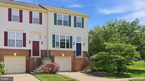 8100 Cerromar Way, Gainesville, VA 20155