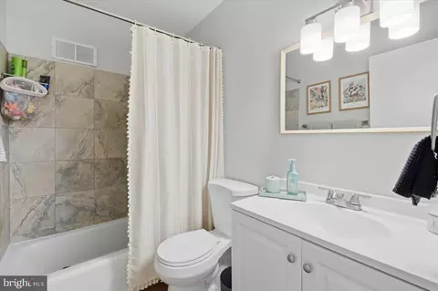 Bath - 9551 Covington Pl, Manassas, VA 20109 photo 1 of 1