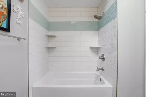 Bath - 4366 Stepney Dr, Gainesville, VA 20155 photo 2 of 5