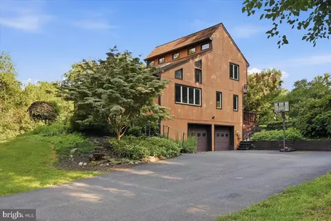 Exterior - 4366 Stepney Dr, Gainesville, VA 20155 photo 3 of 11