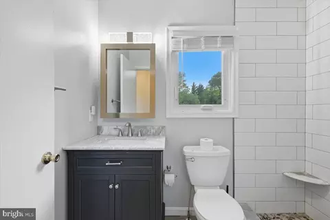 Bath - 4366 Stepney Dr, Gainesville, VA 20155 photo 3 of 5