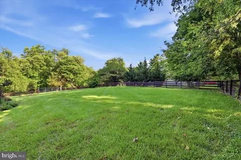 Exterior - 4366 Stepney Dr, Gainesville, VA 20155 photo 10 of 11
