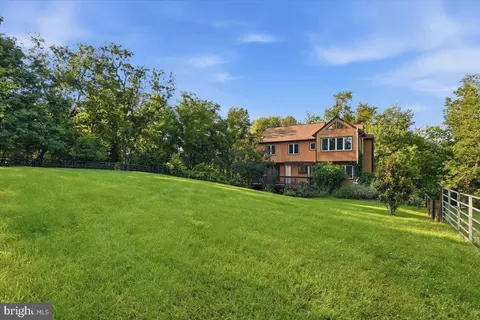 Exterior - 4366 Stepney Dr, Gainesville, VA 20155 photo 7 of 11