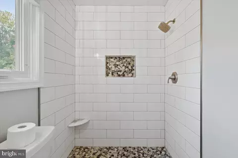 Bath - 4366 Stepney Dr, Gainesville, VA 20155 photo 4 of 5