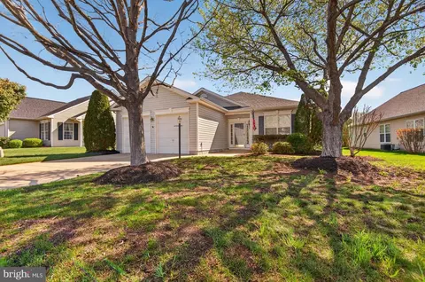 17602 Four Seasons Dr, Dumfries, VA 22025