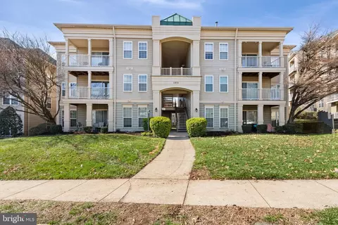 1031 Gardenview Loop #201, Woodbridge, VA 22191