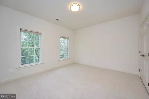 Bedroom - 6910 Bitterroot Ct, Gainesville, VA 20155 photo 5 of 8