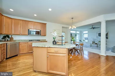 Kitchen - 6910 Bitterroot Ct, Gainesville, VA 20155 photo 4 of 4