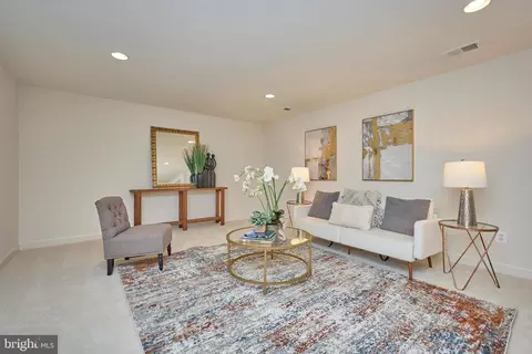 Living - 6910 Bitterroot Ct, Gainesville, VA 20155 photo 7 of 12