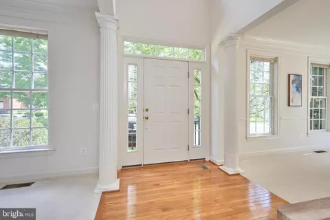 Entry Way - 6910 Bitterroot Ct, Gainesville, VA 20155 photo 2 of 7