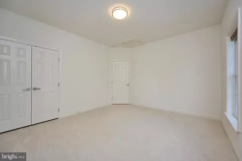 Bedroom - 6910 Bitterroot Ct, Gainesville, VA 20155 photo 6 of 8